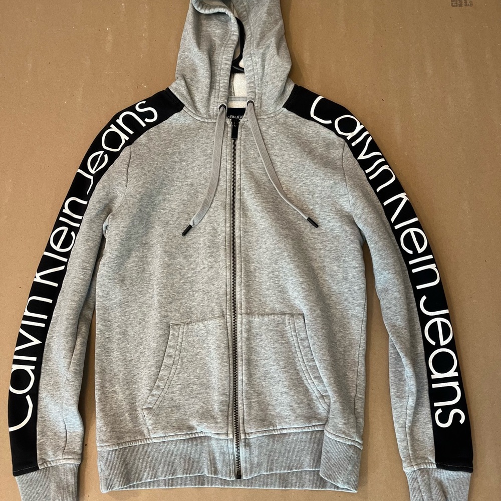 “Small” Calvin Klein Zip Up Sweatshirt ⚫️